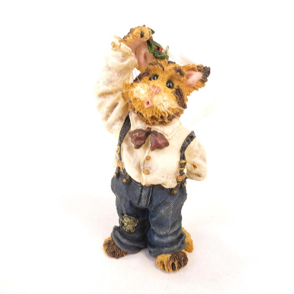 Boyds Purrstone Fletcher Puckerup Holiday Kisses Cat w Mistletoe Ornament 271801